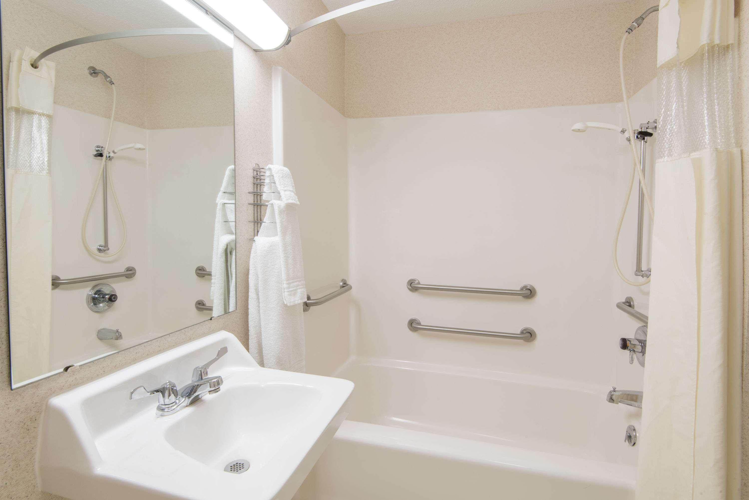 Days Inn By Wyndham Wooster Buitenkant foto