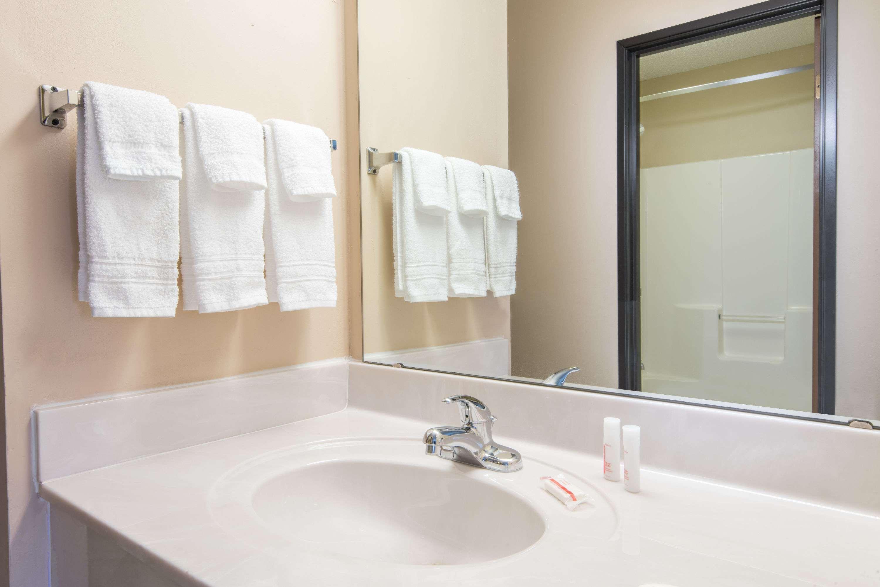 Days Inn By Wyndham Wooster Buitenkant foto