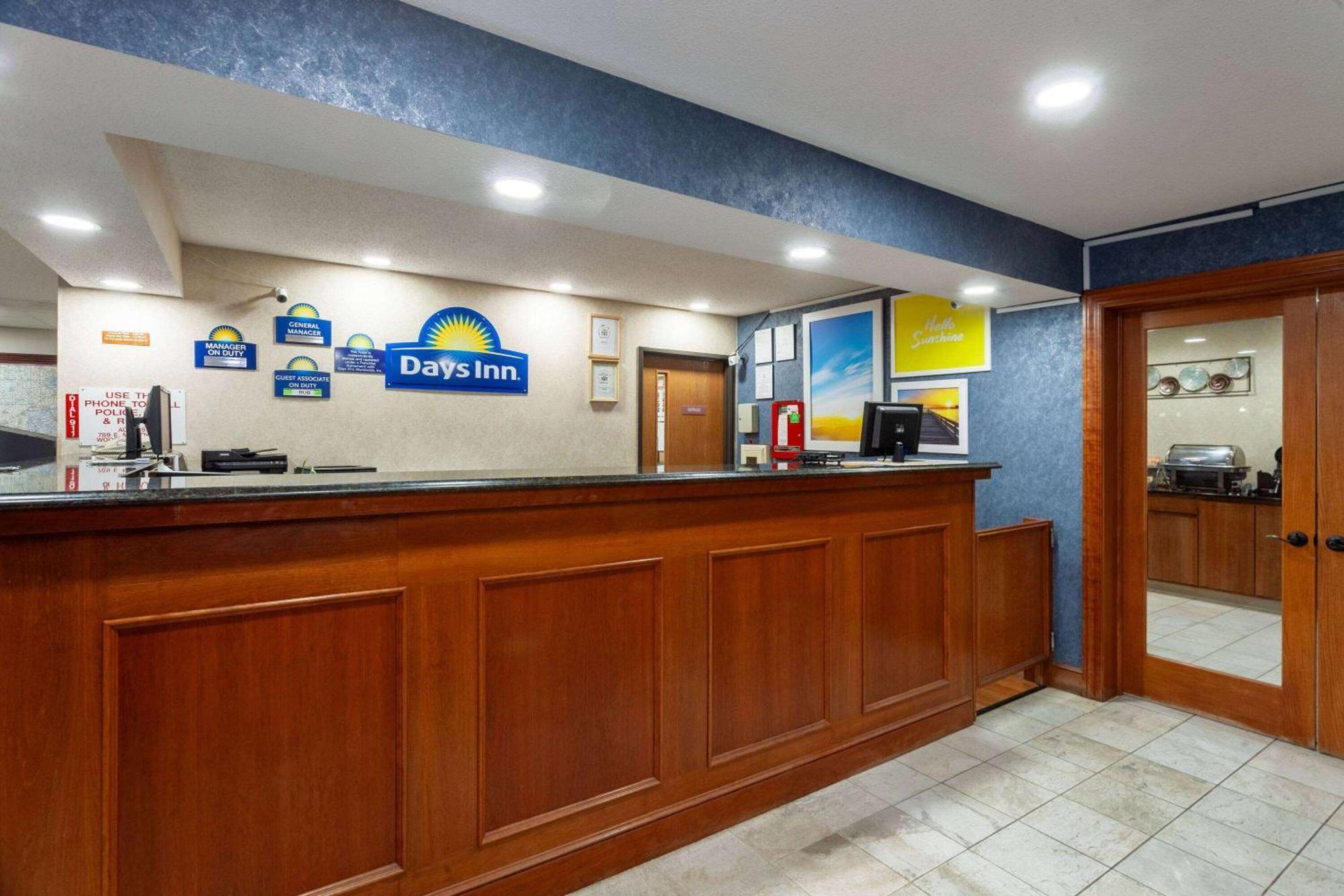 Days Inn By Wyndham Wooster Buitenkant foto