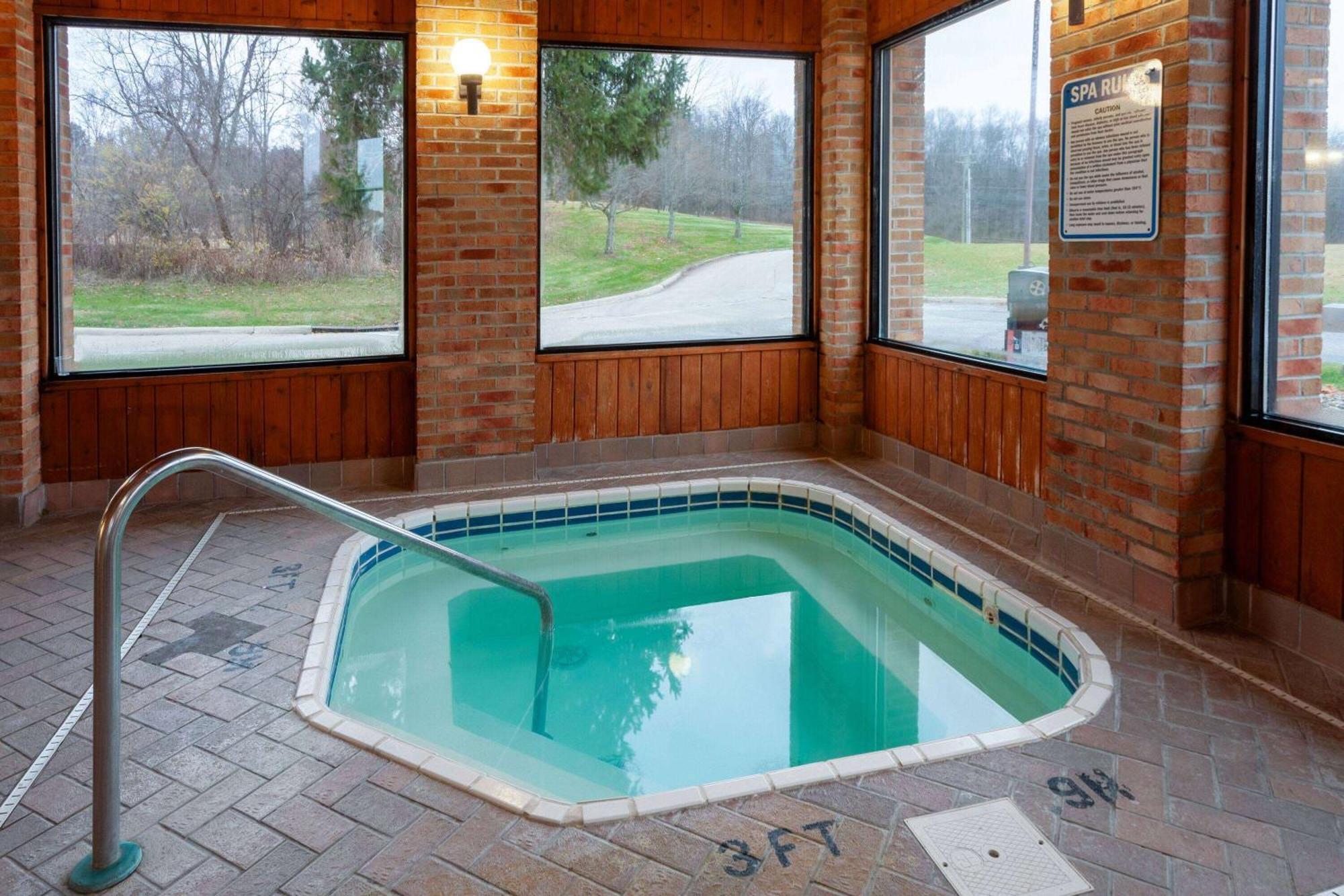 Days Inn By Wyndham Wooster Buitenkant foto