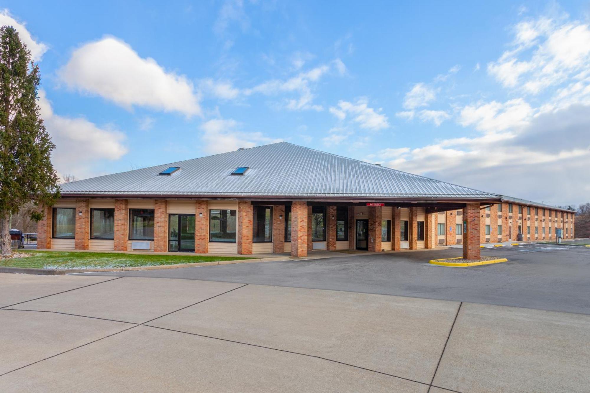 Days Inn By Wyndham Wooster Buitenkant foto